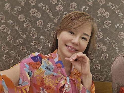 狄莺近期照片,岁月静好，优雅依旧