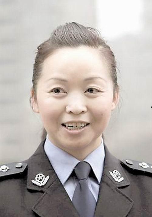 女子特警队罗斌生活照,女子特警队的铿锵玫瑰